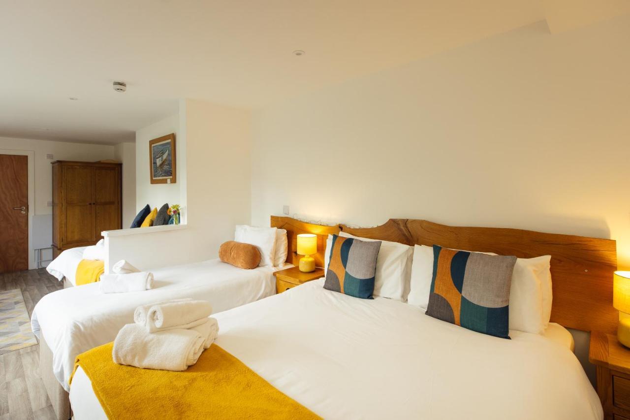 Hotel Sleep@Calon Y Fferi Ferryside Esterno foto